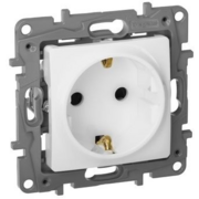 Legrand 672222 Розетка 2К+З со шторками - немецкий стандарт - 16 А - 250 В~ - Etika - белый